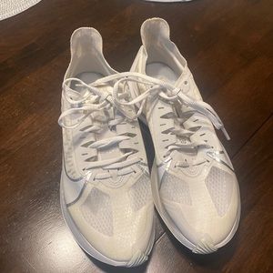 Nike Zoom Gravity Platinum Tint/ Silver Women's Running
Training Shoes Size 7